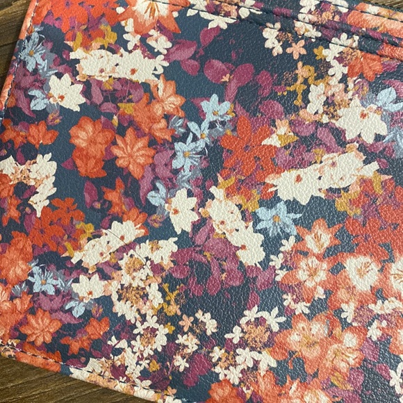 Clutch - Picture 2 of 8